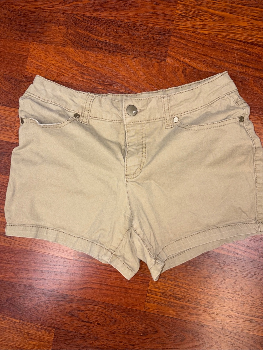 Women’s Faded Glory Khaki Shorts Size 4 Tan Summer Beach